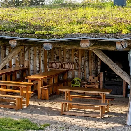 Podkrovní Pokojíky S Kuchyňkou A Venkovním I Vnitřním Posezením